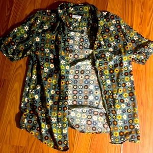 Floral short sleeve pull over.